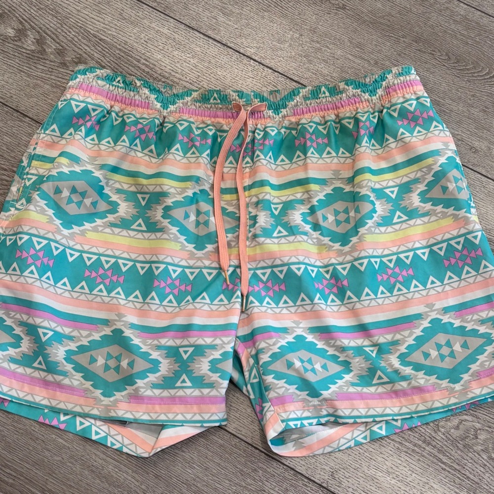 Chubbies Swim Trunks Mens 2XL Teal Pink Aztec Geometric Print 5.5" Inseam Shorts